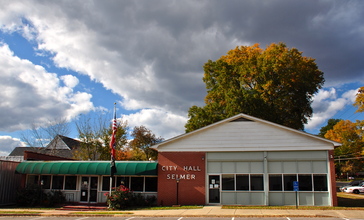 Selmer_City_Hall.JPG