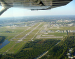 Aerial_view_of_runway_7R__Daytona_Beach_International_Airport__2007-11-03.jpg