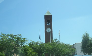 Clock_tower_in_Spartanburg__SC_IMG_4815.JPG