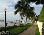 Town_of_Palm_Beach_-_lake_bikeway.JPG