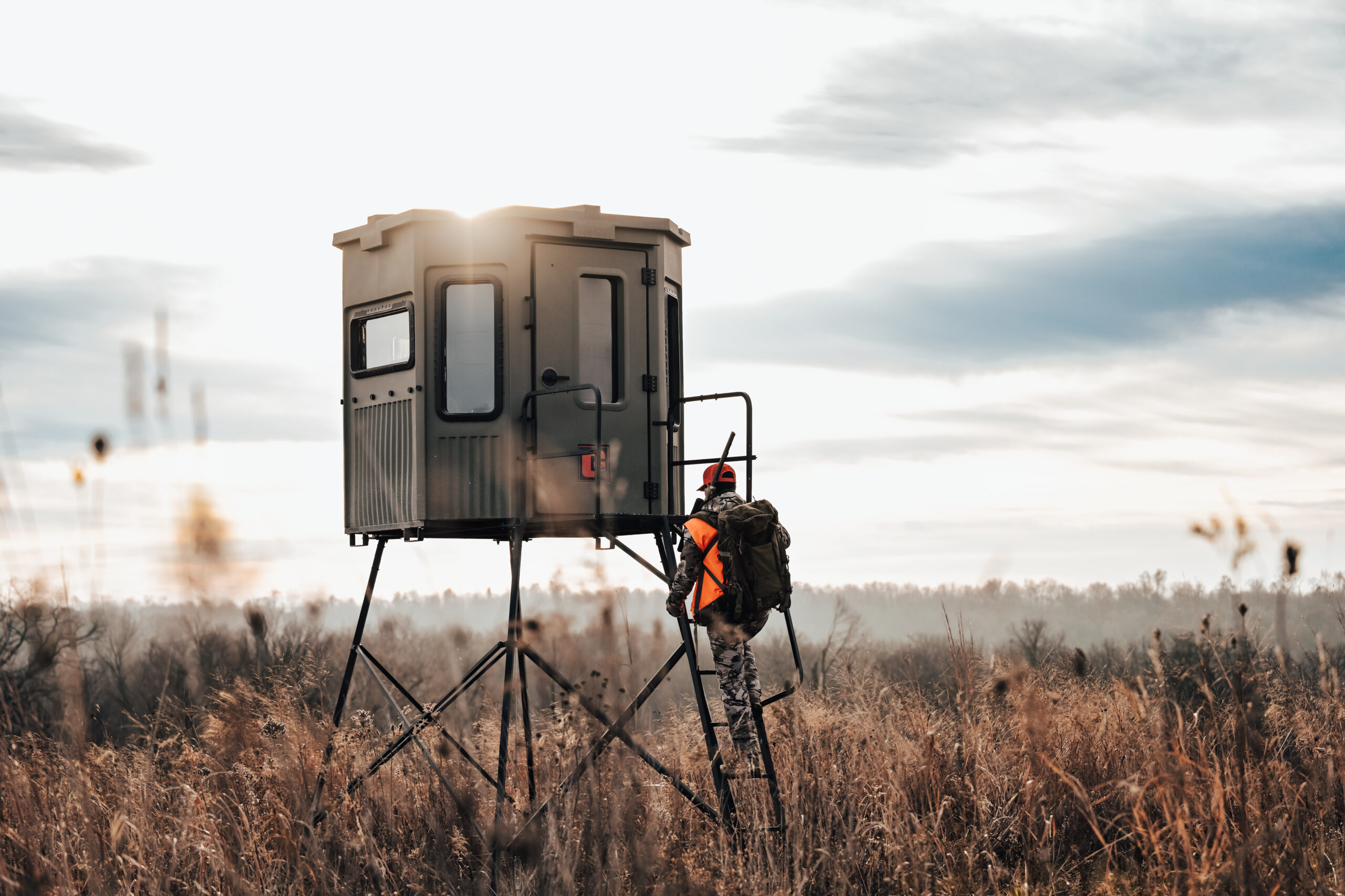 Grizzly Alpha Combo hunting blind at sunset