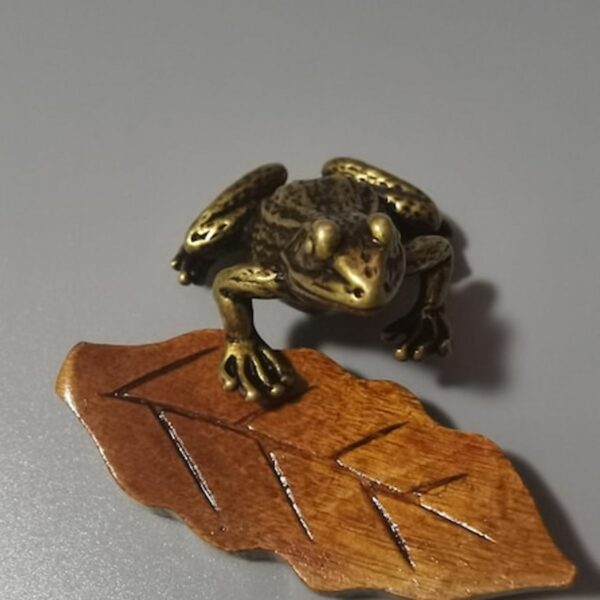 Feng Shui Money Frog Lucky Gold Toad Ornament Brass Frog 1