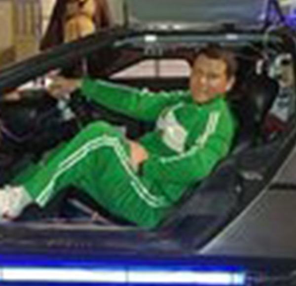 the-man-behind-the-delorean (featured)