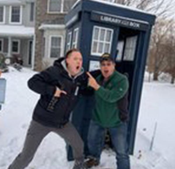 a-geocache-inside-a-tardis-next-to-a-delorean-time-machine (featured)