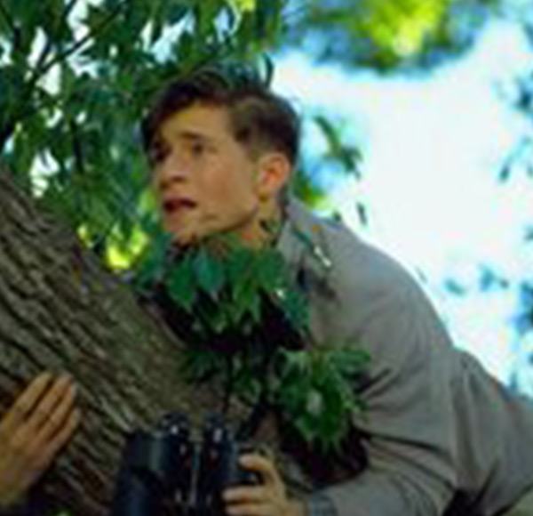 crispin-glover-portrayed-marty-mcflys-dad-george (featured)
