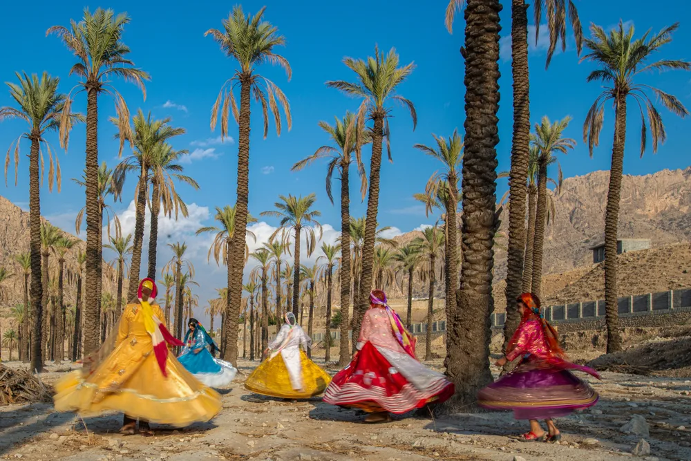 Dancers with palms