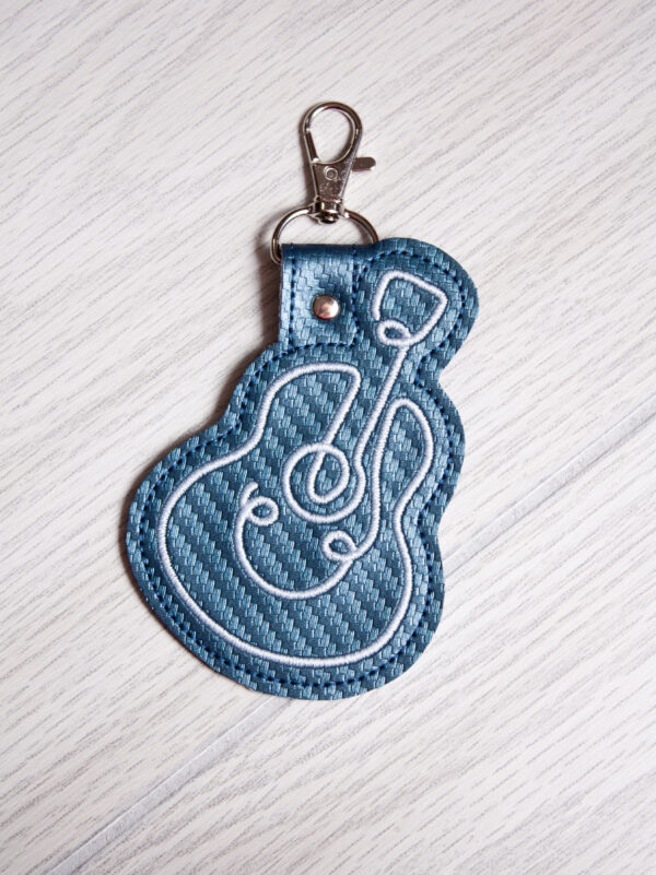 Continuous Line Guitar Fob