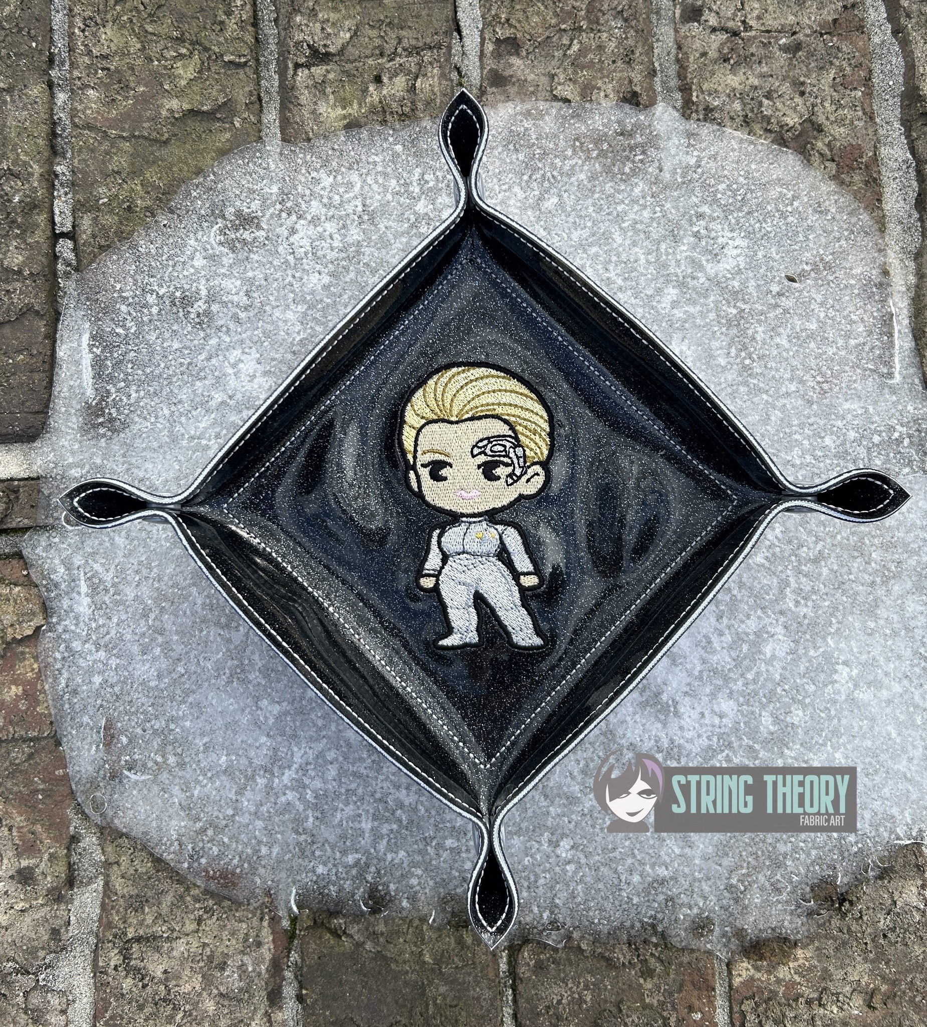 Star Trek Chibi 7 of 9 machine embroidery design