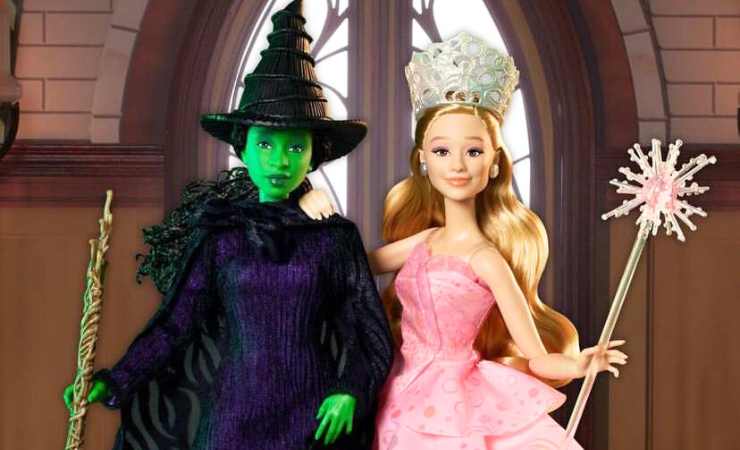 Mattel imprime por error un sitio para adultos en sus Barbies de la película 'Wicked'.