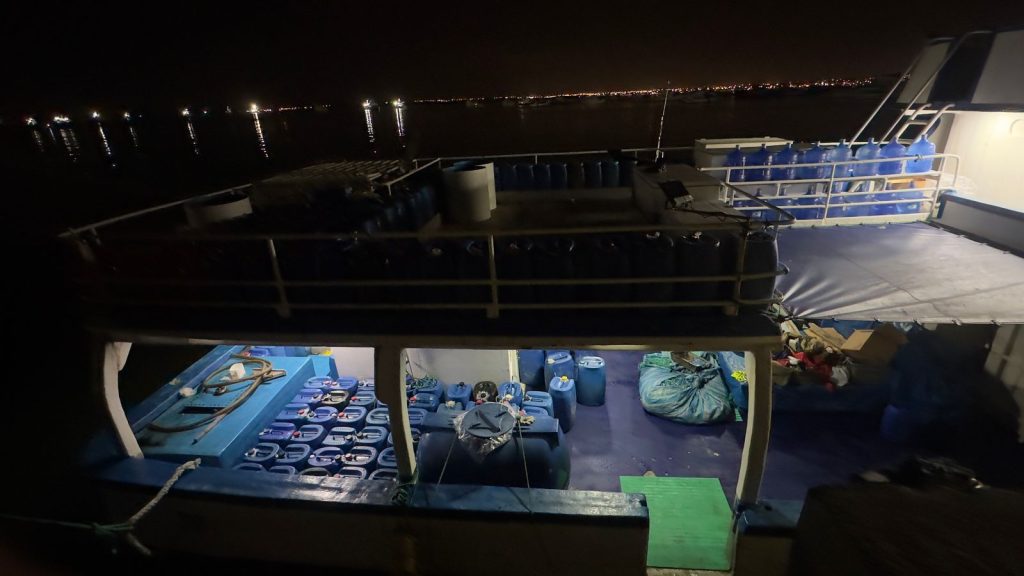 La Policía ejecutó un megaoperativo, en el que decomisó combustible.