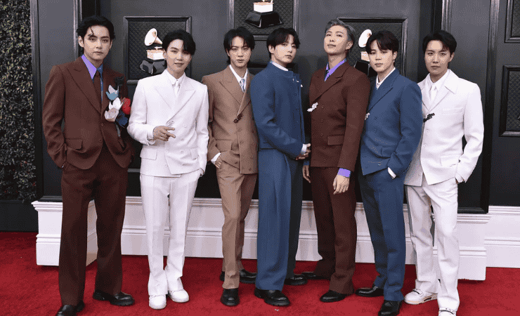 Luego de una pausa obligatoria por casi dos años, BTS, fenómeno global del K-pop se alista para una nueva etapa como grupo musical. A lo largo de junio, cinco de sus integrantes —V, RM, Jimin, Jungkook y Suga— culminarán de manera oficial su servicio militar obligatorio en Corea del Sur.