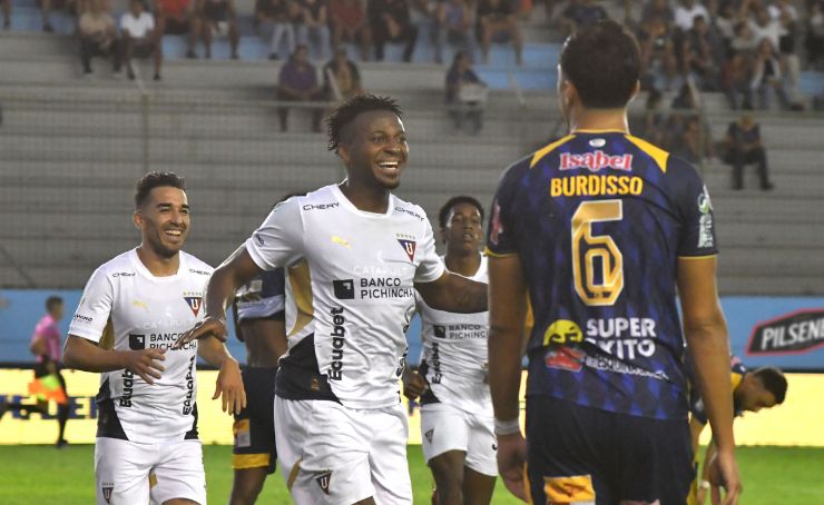 Liga de Quito ganó, gustó y goleó a Delfín 0x4 en el estadio Jocay de Manta, por la fecha 19 de la LigaPro 2025.