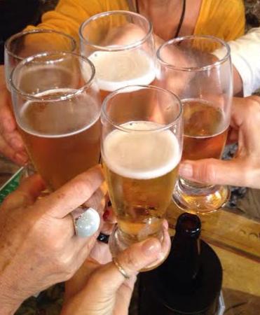 Promoção: Trazendo 6 amigos vc ganha 01 balde de cerveja + um couvert