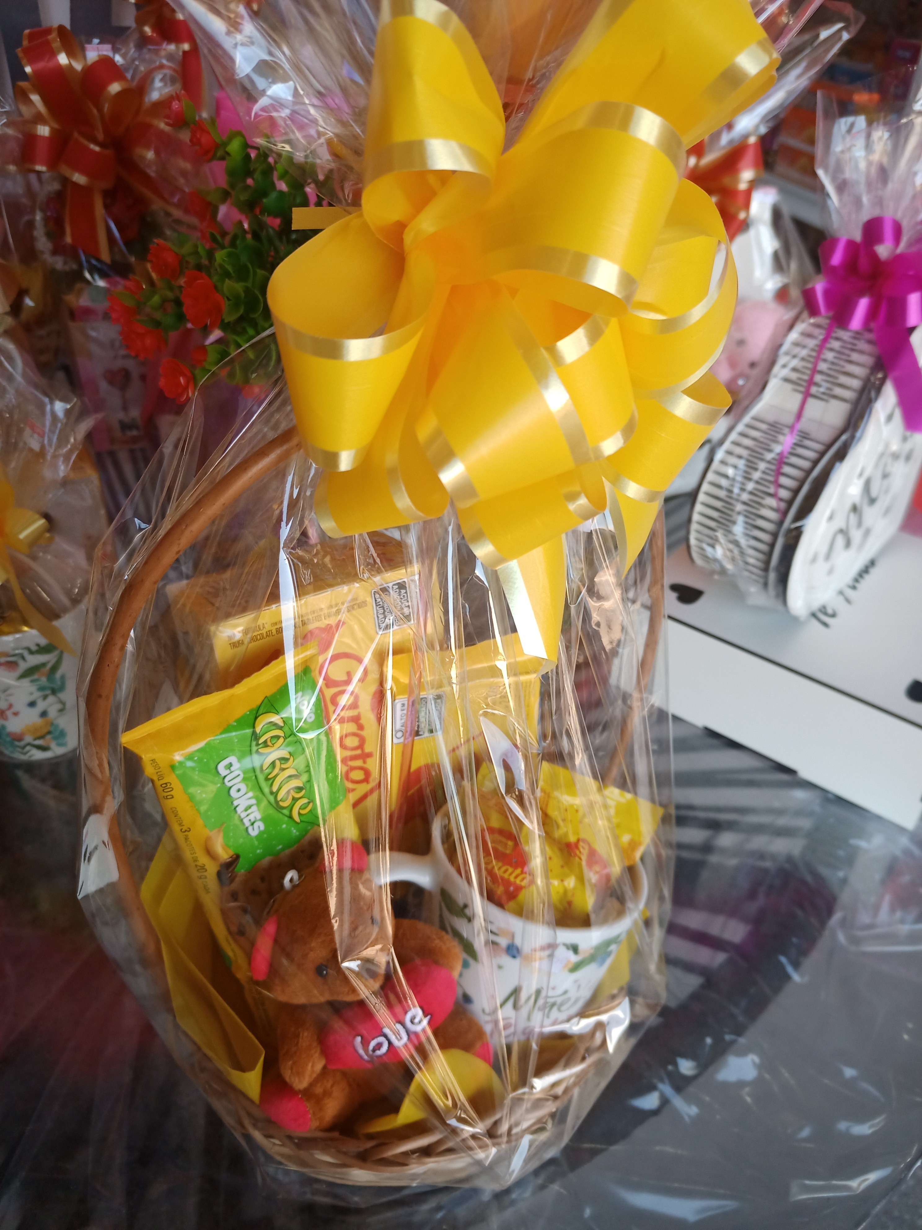 oferta Cesta redonda balão rose da empresa Drica Bomboniere & Embalagens
