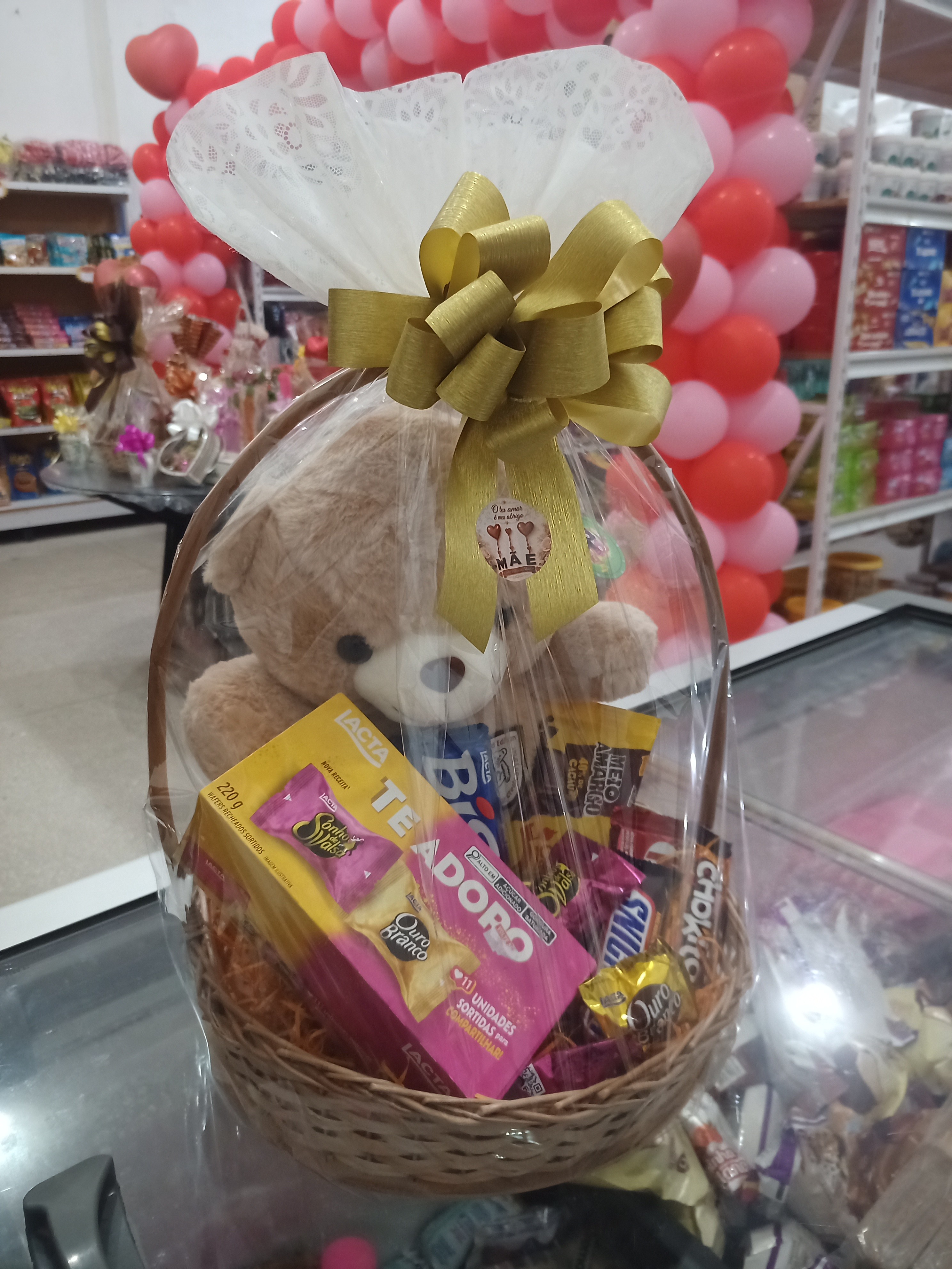 oferta Cesta urso e bombons da empresa Drica Bomboniere & Embalagens