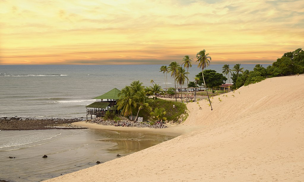 Descubra a Beleza e Aventura na Praia de Genipabu em Extremoz, RN