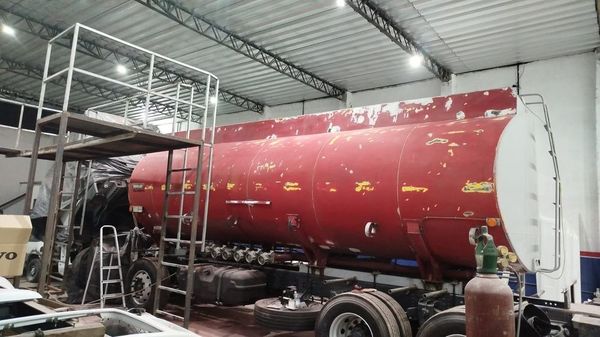 foto 4 de JR Lanternagem - Pintura de Caminhões