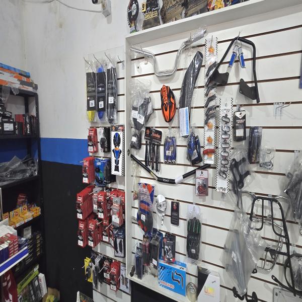 foto 4 de Pequeno Motos Peças e Serviços