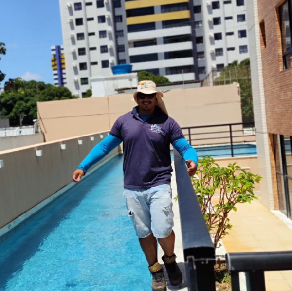 foto 1 de LP Piscinas - Manutenção e Limpeza