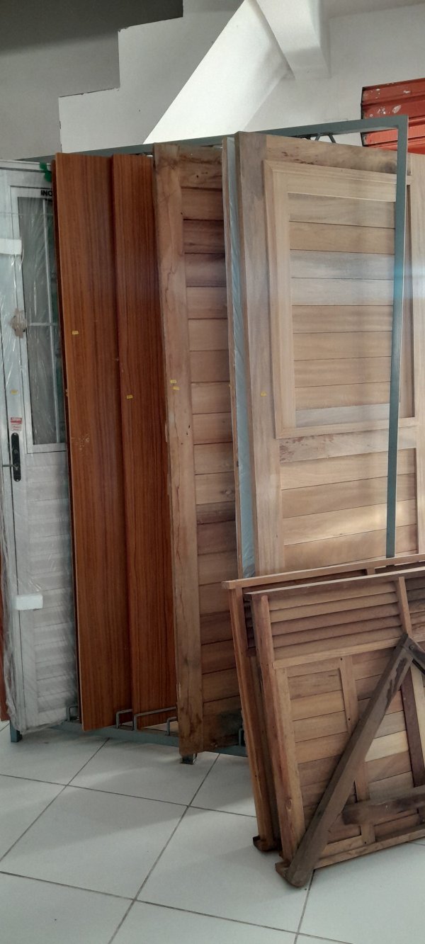 oferta Portas da empresa Construfer