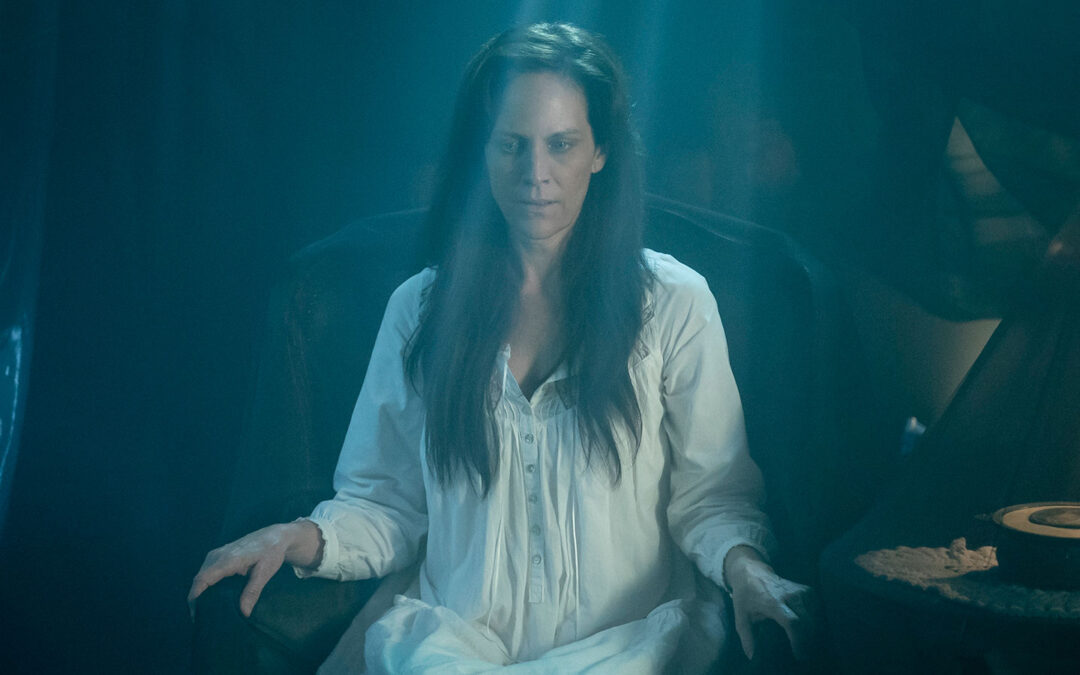 Hablamos con Annabeth Gish sobre “Mayfair Witches” de Anne Rice