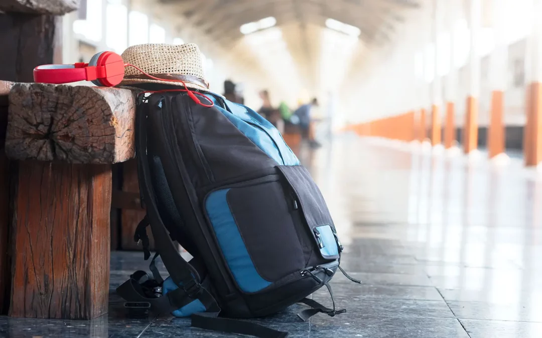 ¿Viajas este 18? Muévete ligero con bolso de mano o maleta de cabina