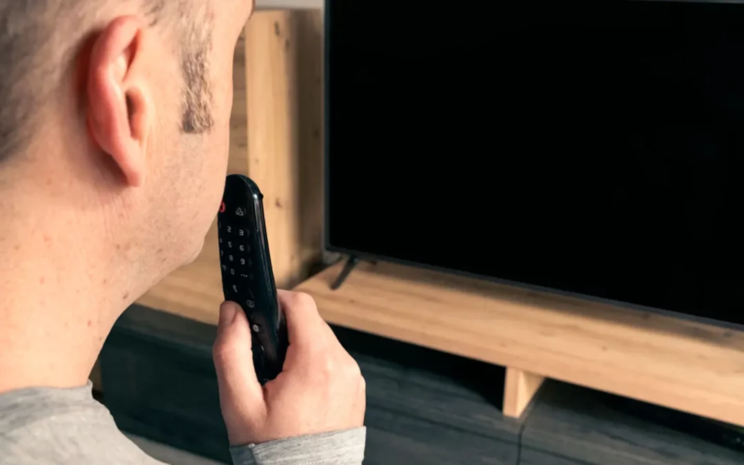 La mitad de las personas “habla” con su control remoto para ver contenidos en su televisor