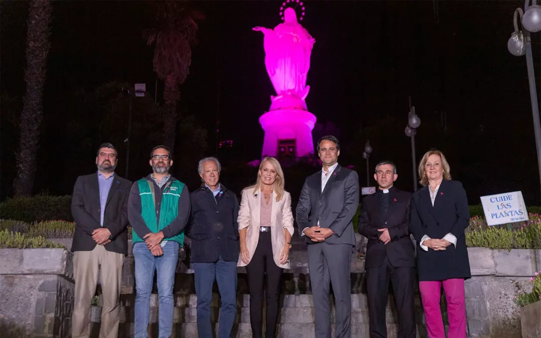 Estée Lauder Companies ilumina la Virgen del Cerro San Cristóbal