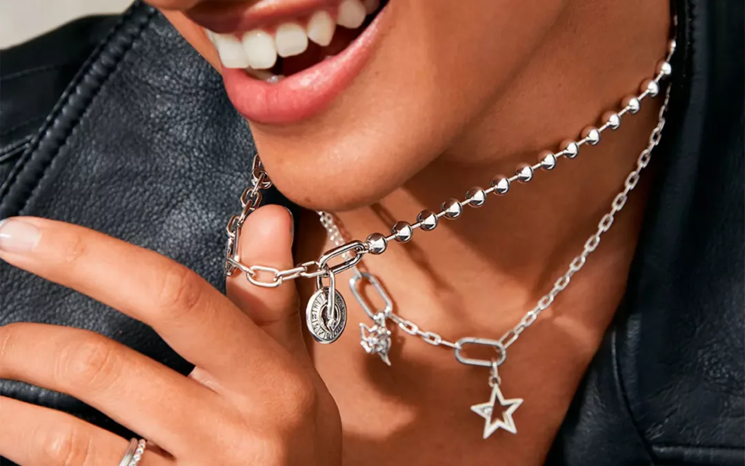 Pandora Me: Una colección significativa de mantras y medallones