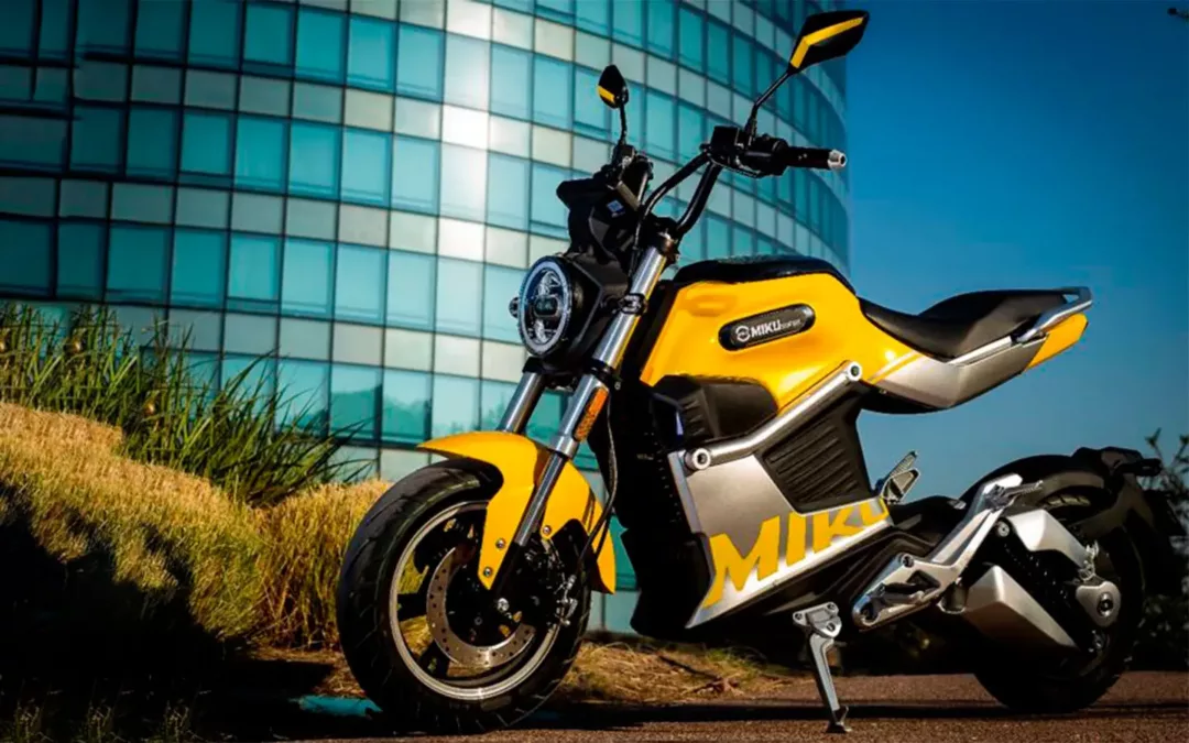 Gigante asiático de la electromovilidad irrumpe en Chile con motos eléctricas