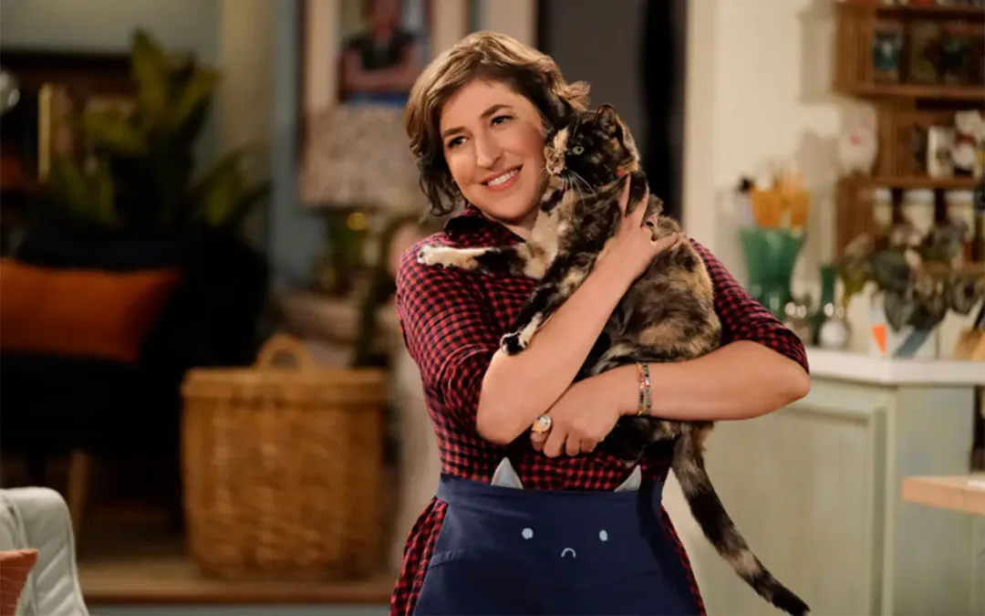 ‘Call Me Kat’, la sitcom protagonizada por Mayim Bialik, se estrena en Warner Channel