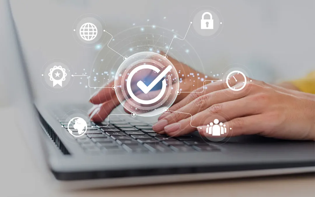 los riesgos digitales que enfrentan jóvenes y personas mayores en Chile