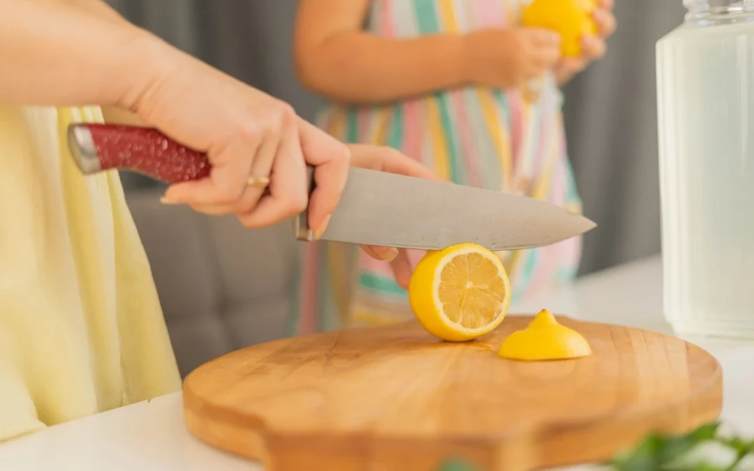 El limón: Un cítrico versátil en la cocina que va más allá de las ensaladas