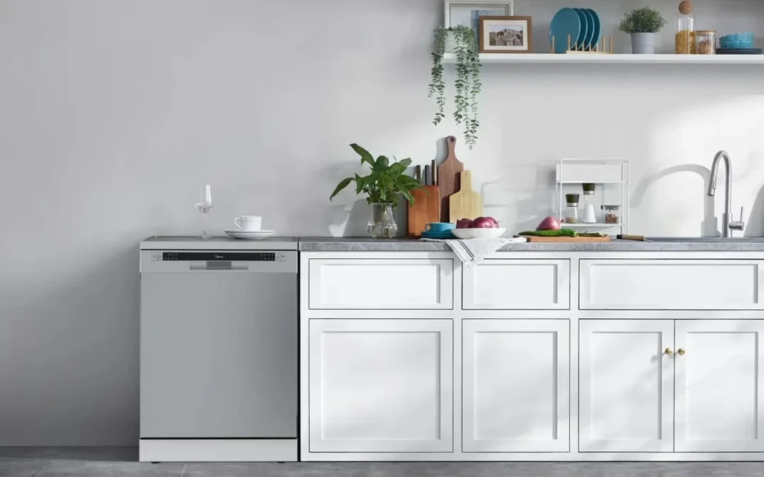 Midea completa su familia de lavavajillas con un tercer modelo de 14 cubiertos