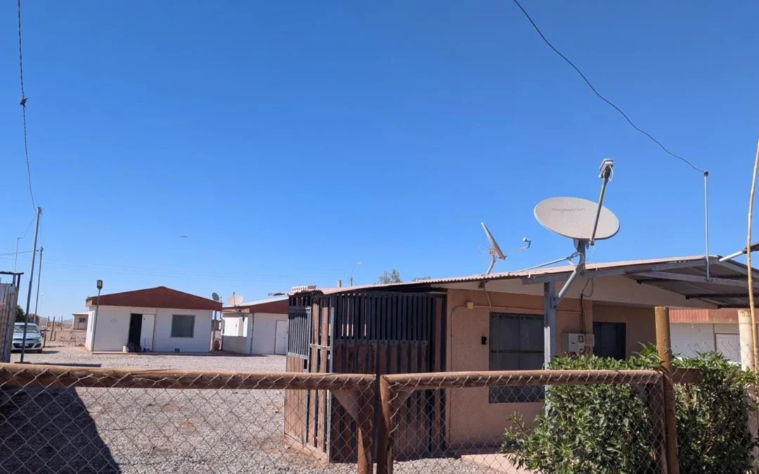 Familias de Tarapacá se benefician con programa de internet satelital de Hughes e INDAP
