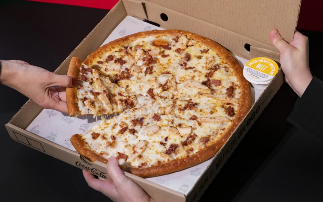 Regresa la Chicken Honey Mustard, una de las pizzas favoritas de Melt Pizzas