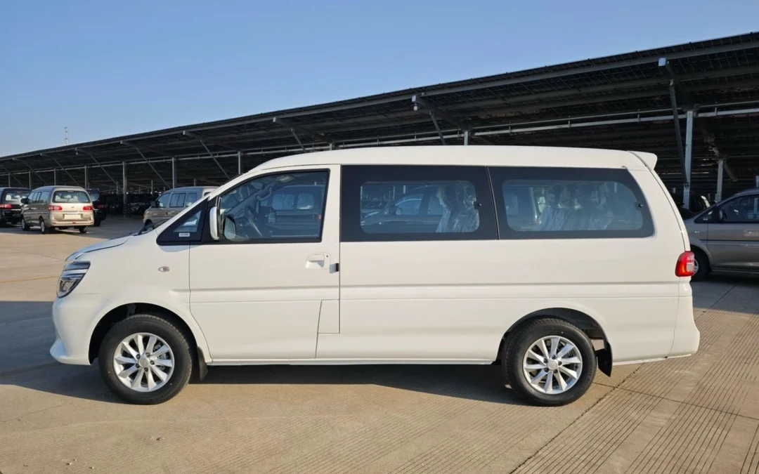 Minibus 100% eléctrico inició operaciones en el aeropuerto de Santiago