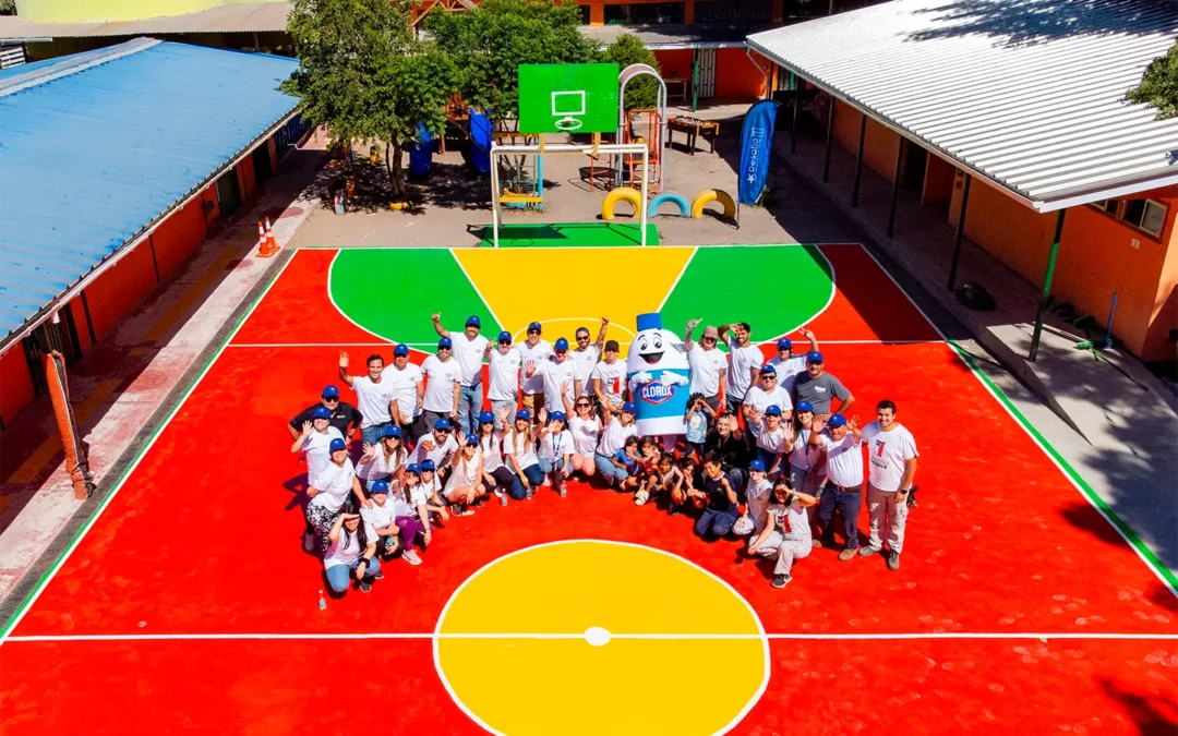 Clorox con el apoyo de Desafío Levantemos Chile entrega ayuda a escuelas rurales