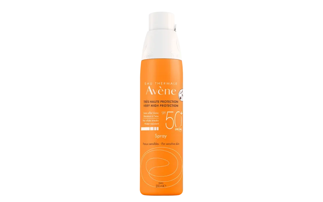 Avène presenta Spray SPF 50+ efectivo protector solar sin efecto blanco