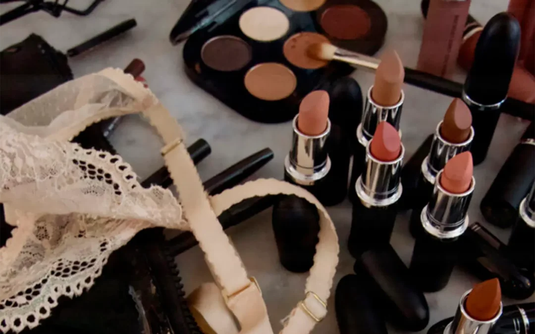 M·A·C Cosmetics te desafía a desnudarte con “I Only Wear M·A·C”