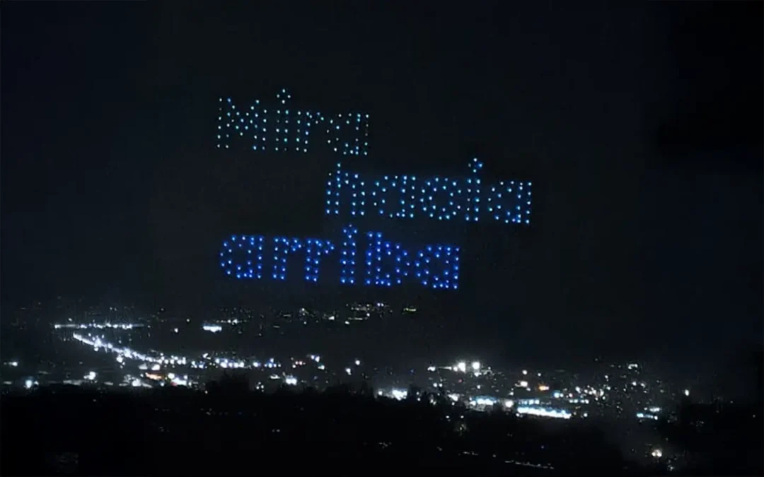 Samsung iluminó la noche de Santiago con un show de drones