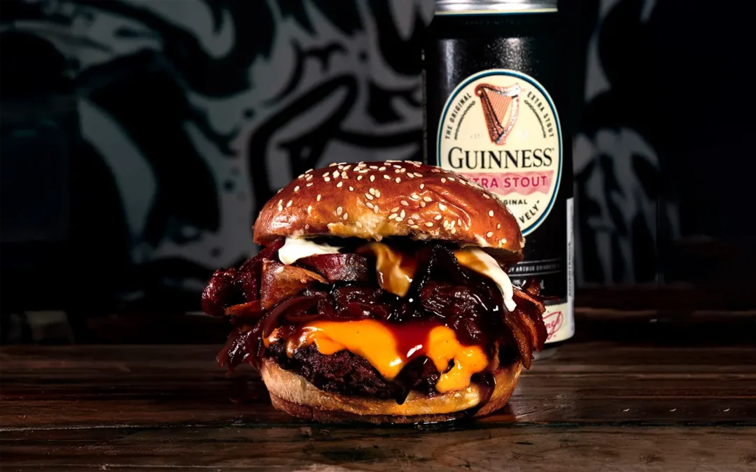 Guinness viste de verde a El Honesto Mike para celebrar St. Patrick’s Day 2025 en Chile