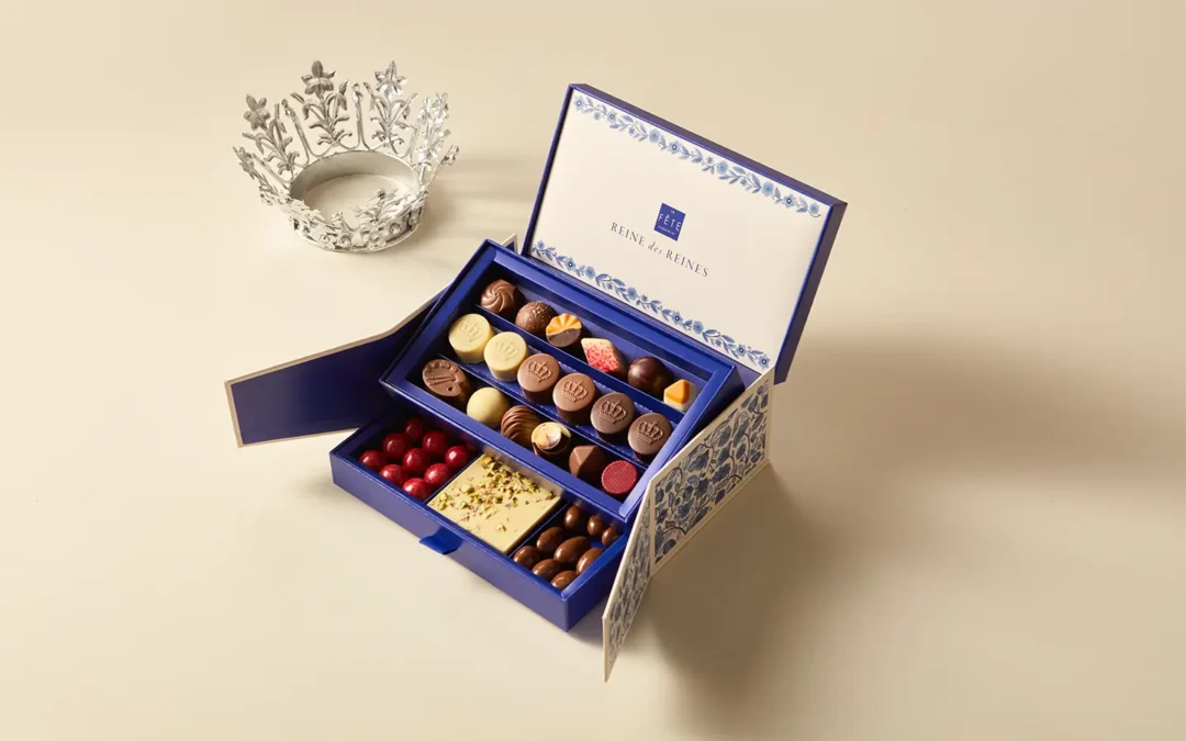 La Fête Chocolat lanza edición del Día de la Madre inspirada en el patrón de porcelana más emblemático de Chile