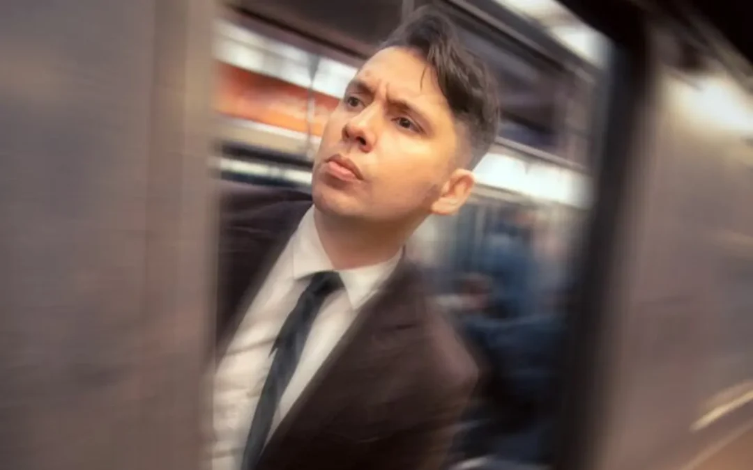 Fabrizio Copano es el primer comediante chileno en aparecer en Deadline