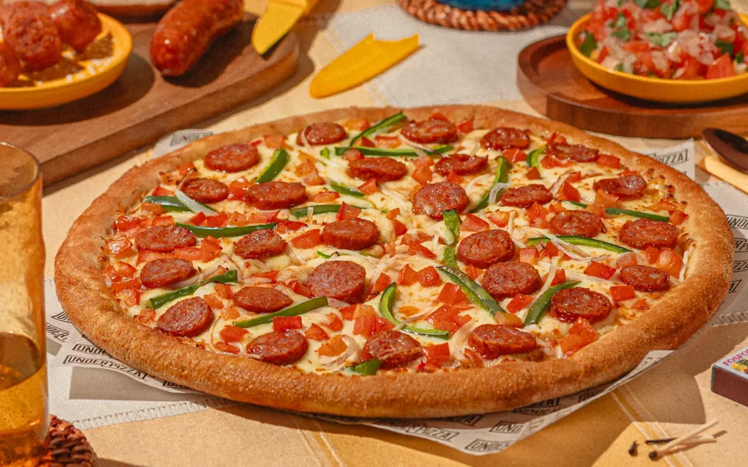 Under Pizza presentó la nueva Choripizza: ¡Con chorizo de  Chillán!