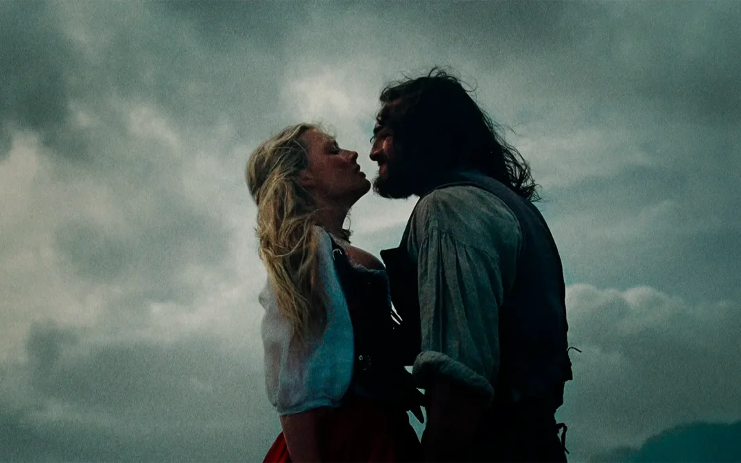 Margot Robbie y Jacob Elordi encienden la pasión en Cumbres Borrascosas de Emerald Fennell