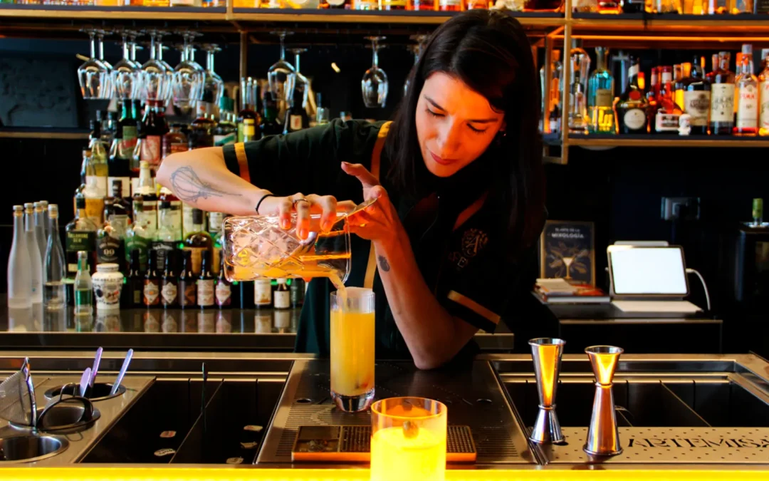 Mujeres detrás de la barra