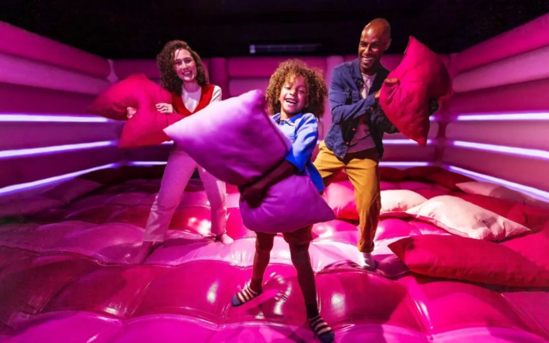 Fever trae Dopamine Land a Santiago