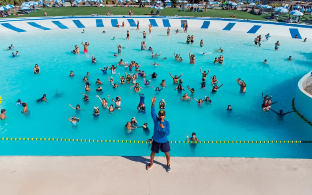 ¡Ya abrió Aviva Santiago! el parque acuático familiar con olas, toboganes y descanso en el mismo lugar