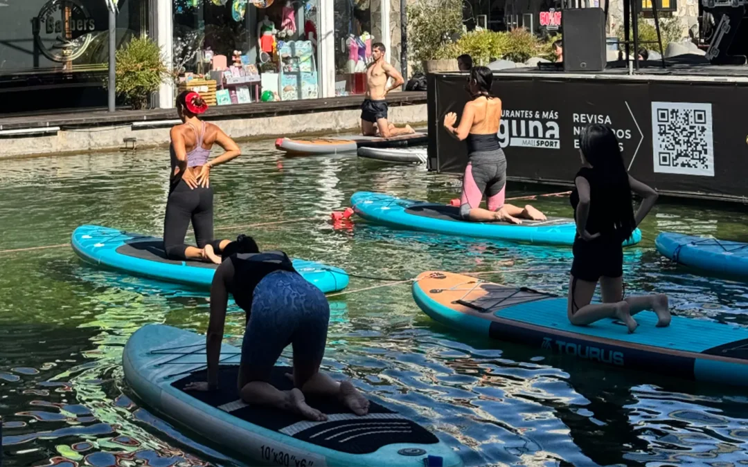 Yoga sobre el agua: vuelve el Yoga SUP a la Laguna de Mall Sport este verano